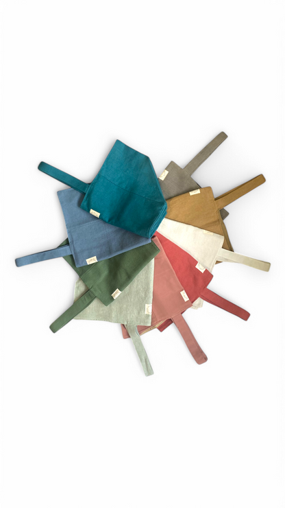  Cooperative Studio Cube Bag Linen in terracotta rust color. Large oversized shoulder bag (35x35x35 cm) with internal pockets. Minimalist bohemian everyday tote perfect for beach, travel, or city use. Sustainable, ethically handmade in Türkiye. Signature best-seller design with white logo label and available in a wide variety of colors.